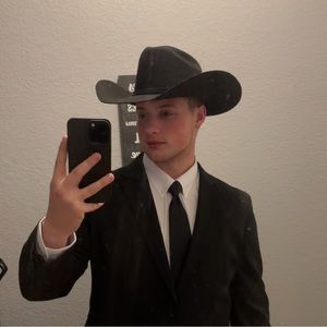 Meet your Posher, Zach